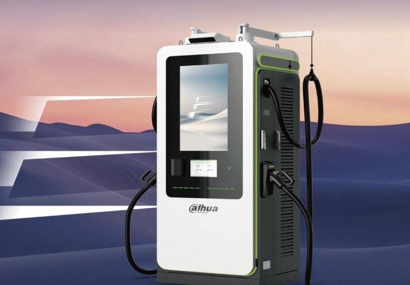 Dahua D-Volt DC fast charger with large screen and two charging cables